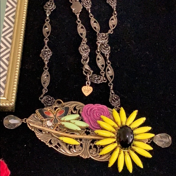 ⭐️Adorned Crown artisan assemblage yellow flower cluster statement necklace - Picture 2 of 8